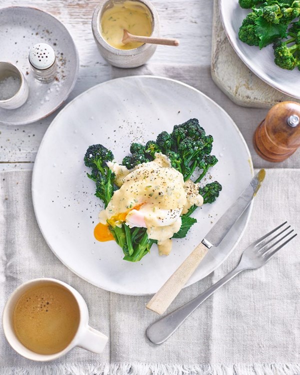 Poached egg, purple sprouting broccoli and tarragon Hollandaise 