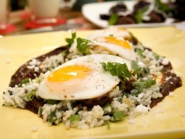Poached eggs in mole with creamy green rice