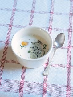 Poached eggs in red wine sauce (Oeufs meurette)