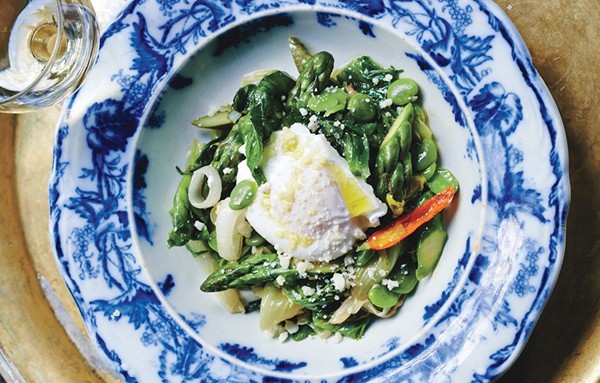 Poached eggs over scafata