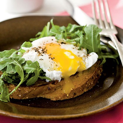 Poached eggs with buttery multigrain toast