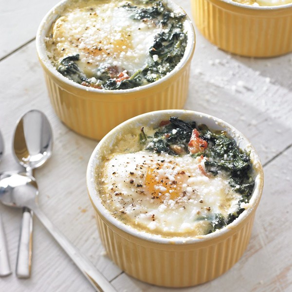 Poached eggs with creamy polenta and pecorino