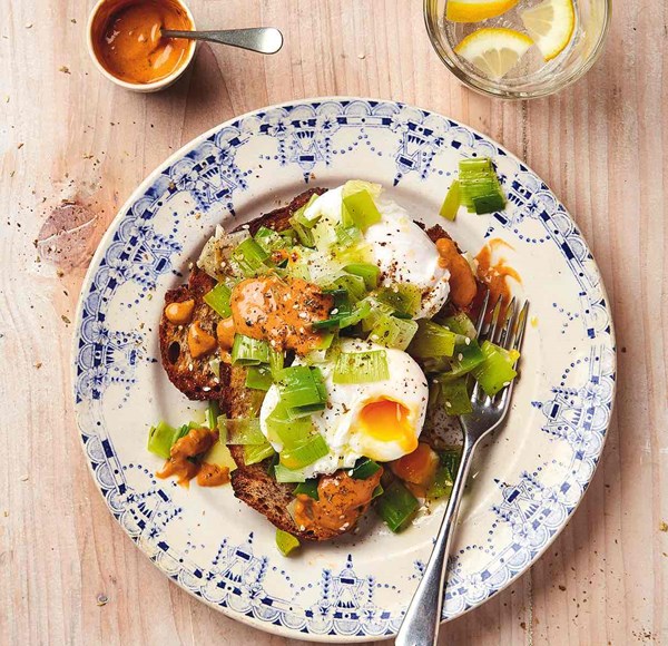 Poached eggs with melted leeks & chipotle-tahini dressing