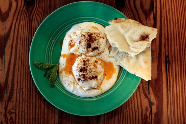Poached eggs with mint and yogurt