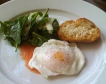 Poached eggs with salmon and spinach