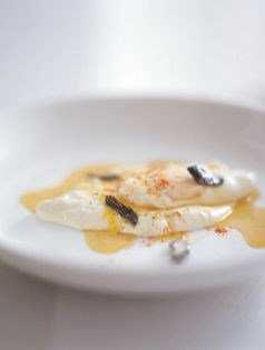 Poached eggs with yoghurt and burnt sage butter