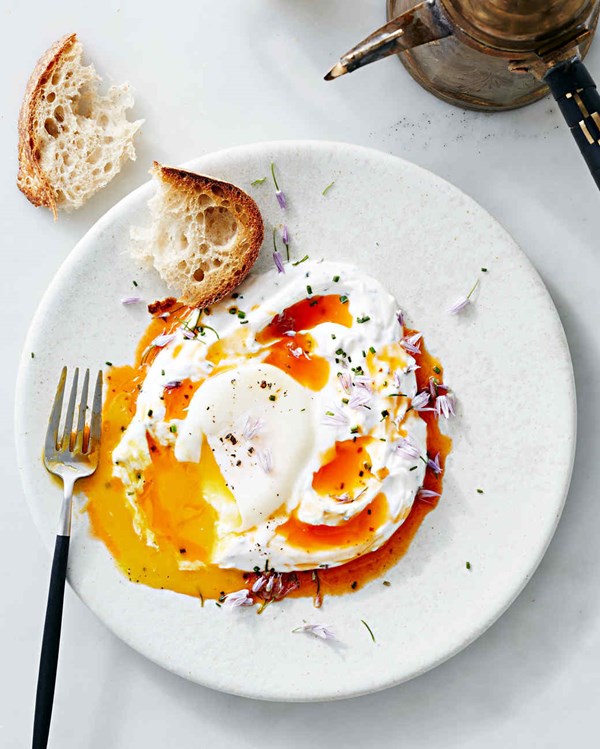 Poached eggs with yogurt and spicy butter