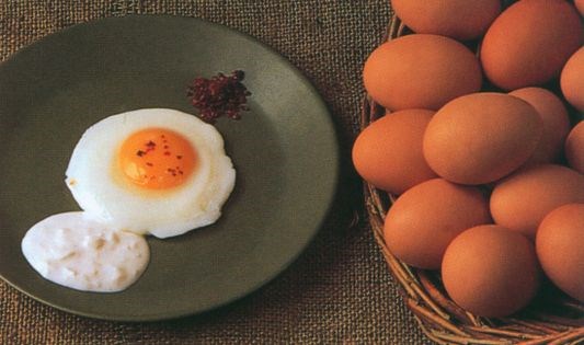 Poached eggs with yogurt (Cilbir)