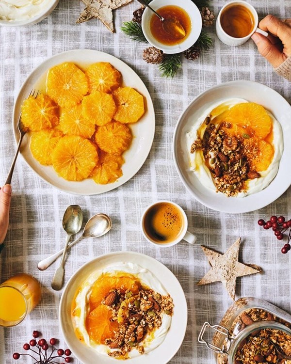 Poached oranges with mascarpone yogurt and festive granola 