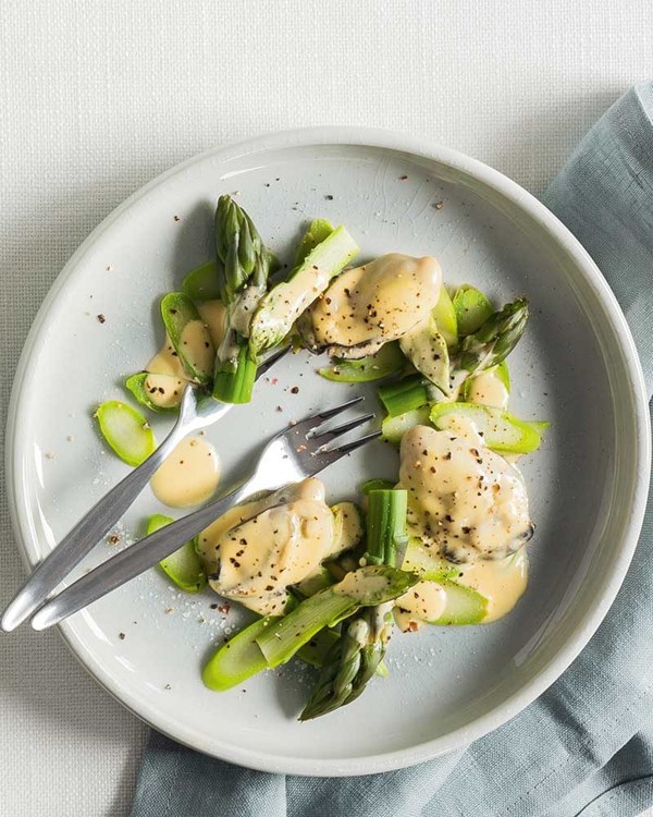 Poached oysters with asparagus