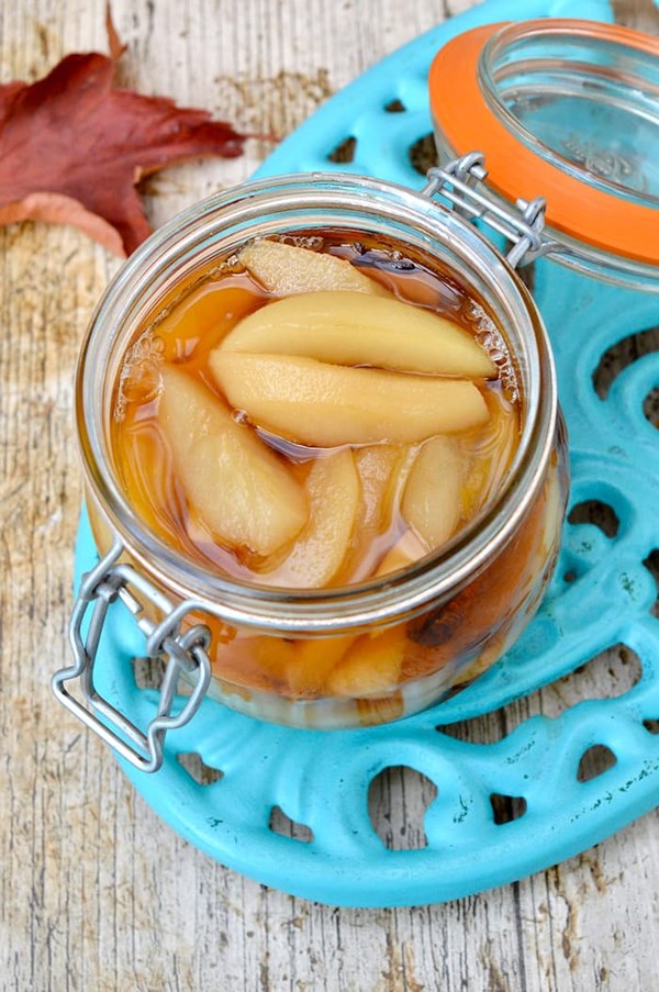 Poached pears in white wine