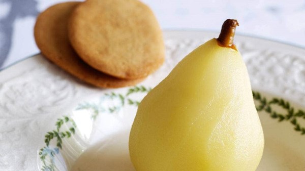 Poached pears (Pere al vino)