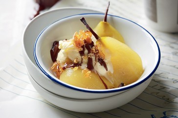 Poached pears with ice cream, praline and chocolate sauce
