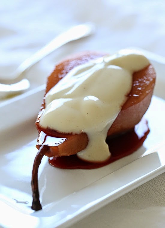 Poached pears with yogurt