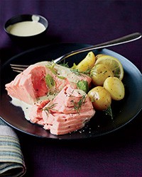 Poached salmon with minted yogurt sauce