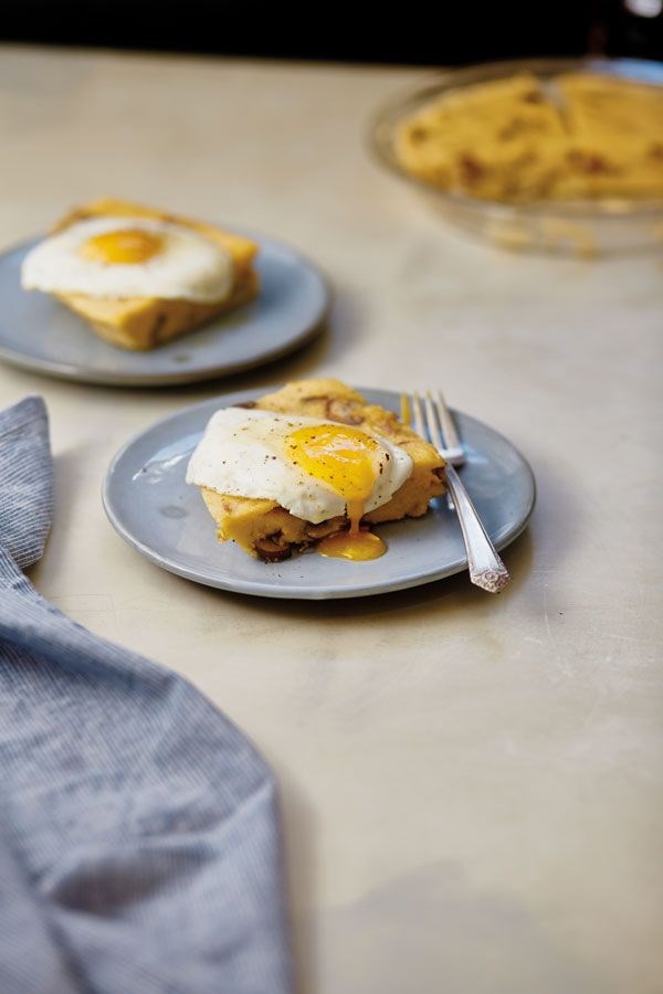 Polenta cakes with fried eggs