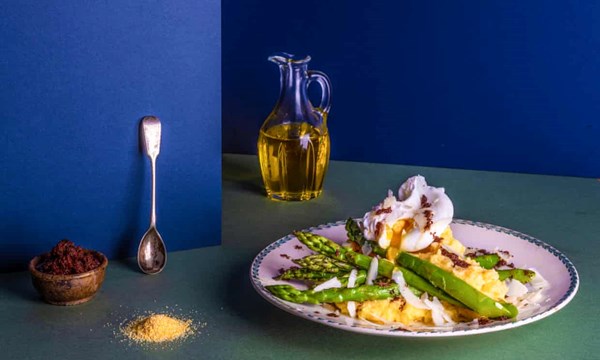 Polenta with asparagus, poached egg and olive