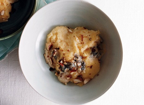 Polenta with Gorgonzola and almonds