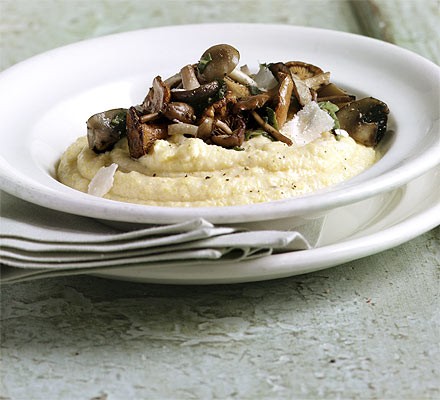 Polenta with mushrooms and sage