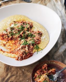 Polenta with pork sausage sauce (Polenta con ragù di salsiccia)