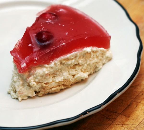 Polish cheesecake with cranberry topping (Sernik na zimno)