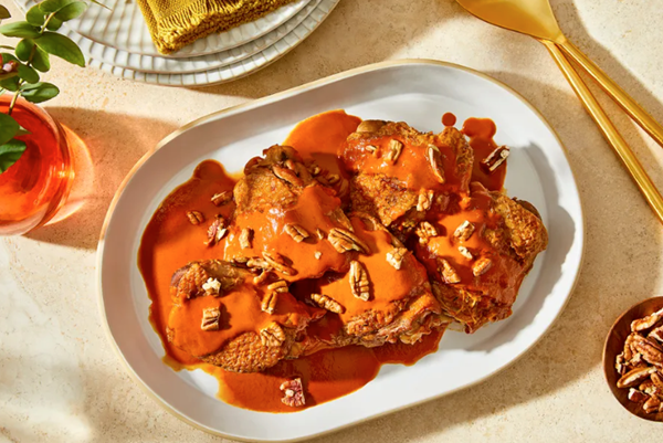 Pollo en pipián rojo de nuez