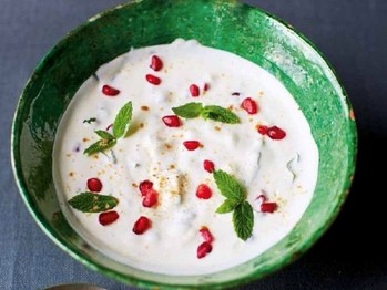 Pomegranate and mint raita (Daram anna fodino raita)