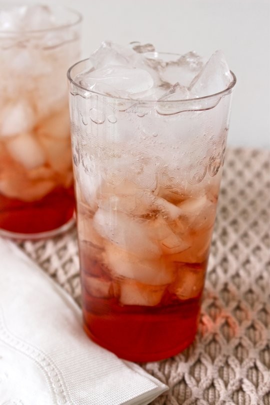 Pomegranate gin fizz