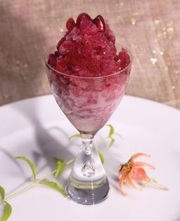 Pomegranate granita (Faludeh-ye anar)