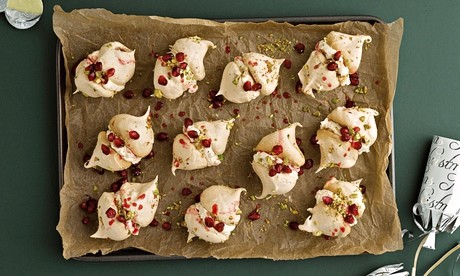 Pomegranate meringues with pistachio nuts