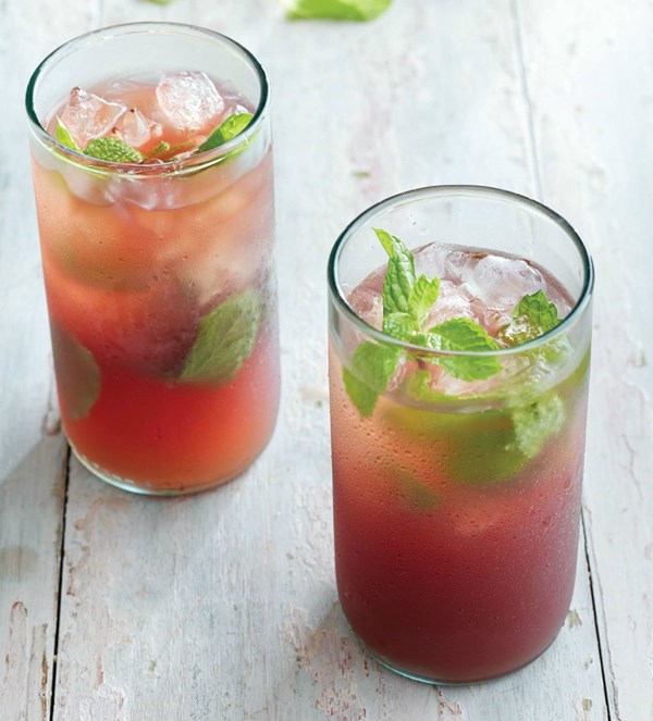 Pomegranate mock mojito