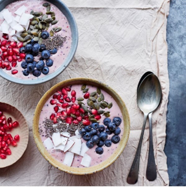 Pomegranate smoothie bowl