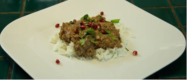 Pomegranate-walnut chicken (Persian fesenjan)