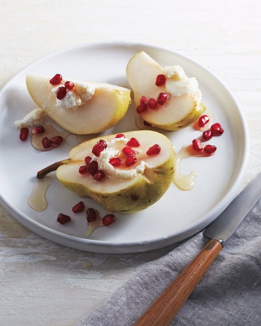 Pomegranate with pears and goat cheese