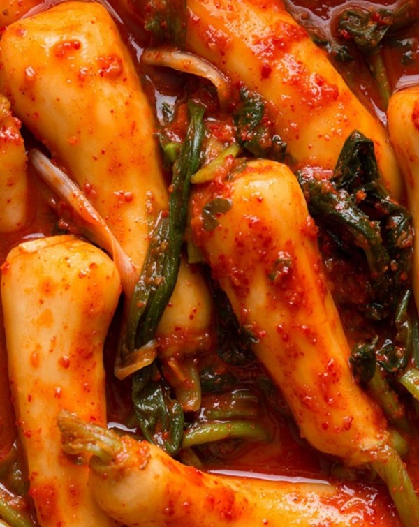 Ponytail radish kimchi (Chonggak kimchi)