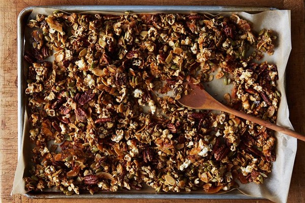 Popcorn granola