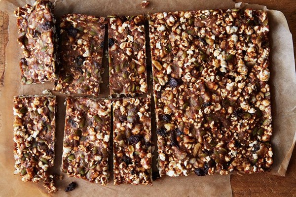 Popcorn "granola" bars