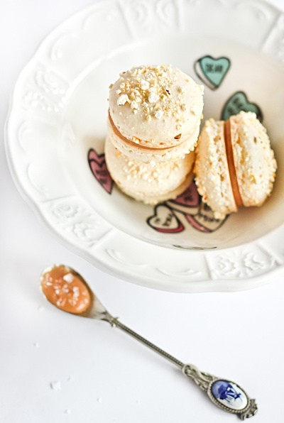 Popcorn macarons with salted caramel