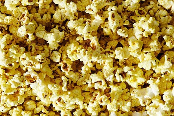 Popcorn with curry butter 