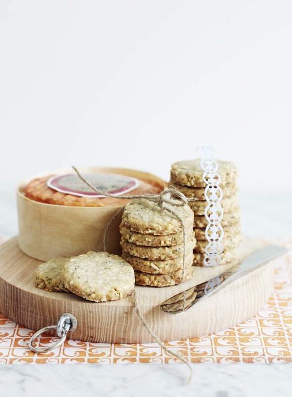 Poppy and sesame seed oatcakes