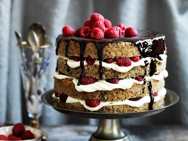 Poppy seed and hazelnut cake with raspberry mascarpone