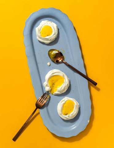 Poppy seed Pavlovas with lemon curd