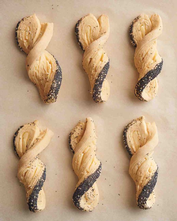 Poppy-seed twists