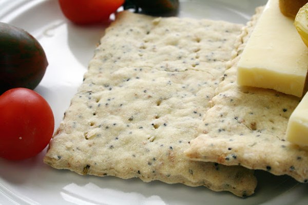 Poppyseed and fennel seed crackers