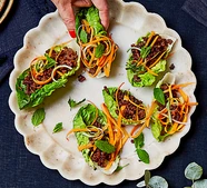 Pork & chilli lettuce cups