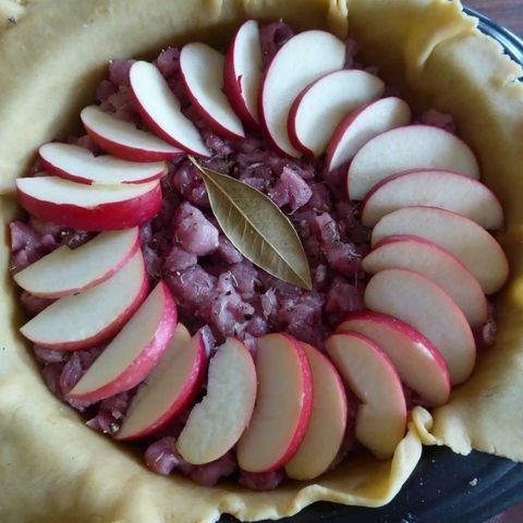 Pork and apple pie (La tourte Languedocienne)