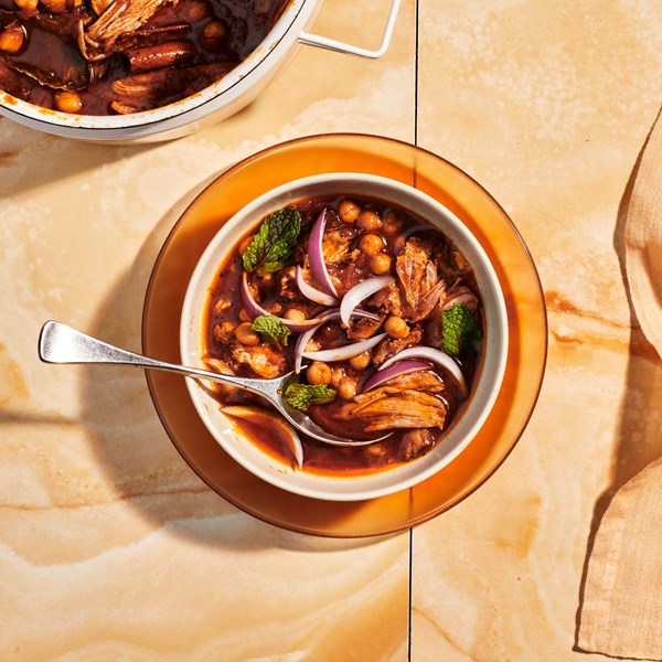 Pork and chickpea stew with cinnamon 