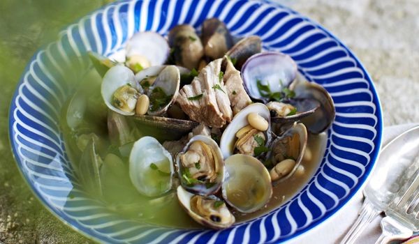 Pork and clams with cider and butter beans (Porc et palourdes en cocotte)