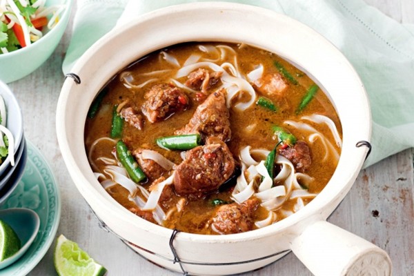 Pork and lemongrass hotpot