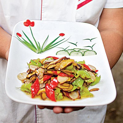 Pork and mushroom stir-fry (Zhurou chao mogu)